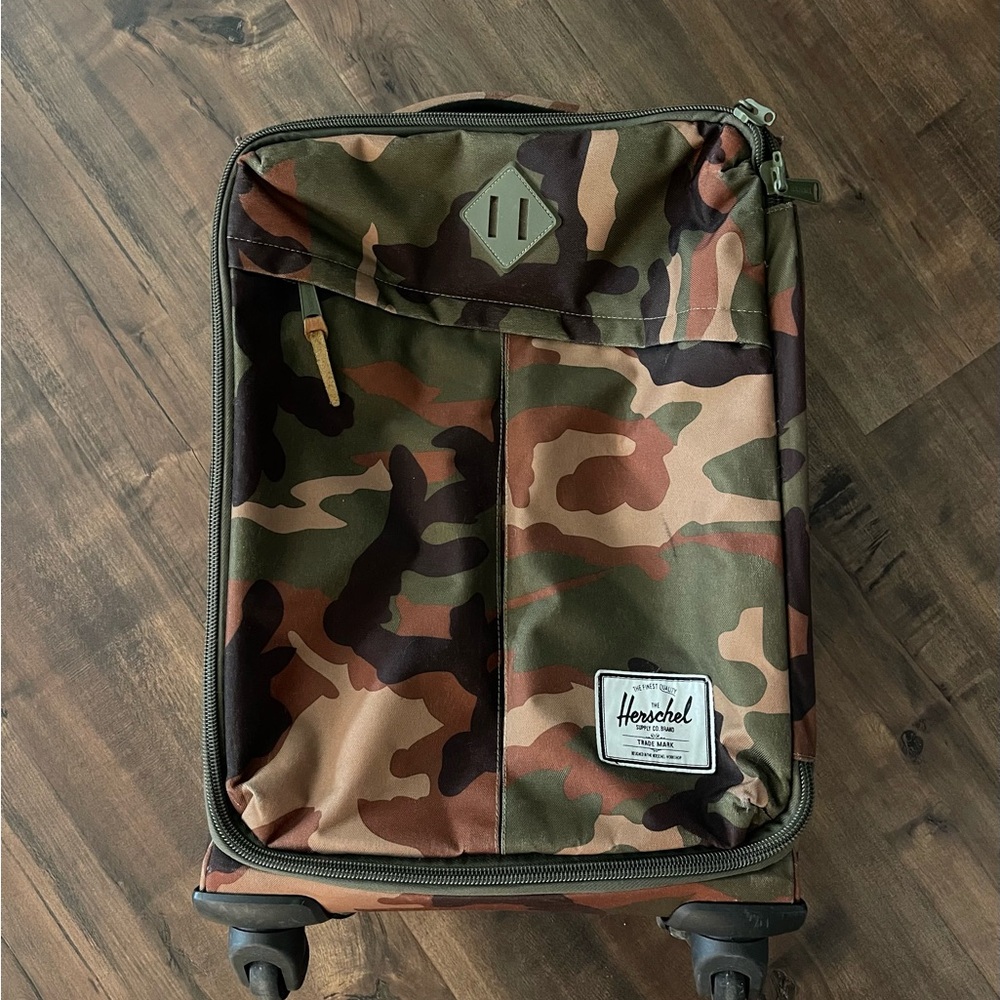 Herschel Supply Highland Rolling Carry On Woodland Camo